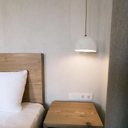 Готель Nephos *